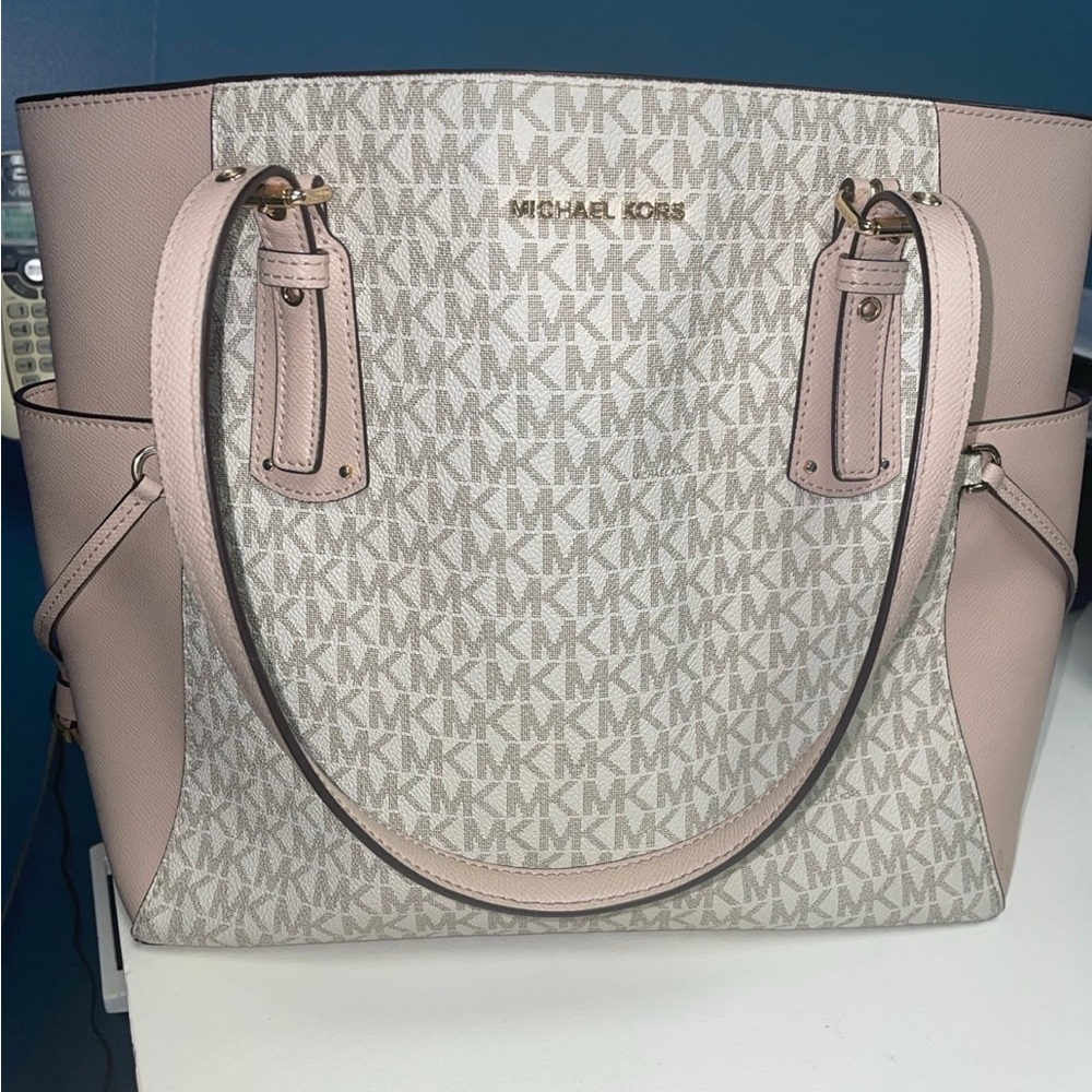 Michael Kors Voyager Tote and Wallet